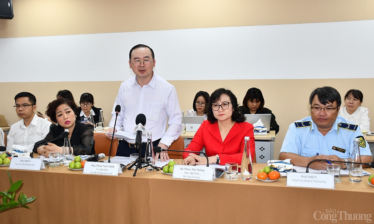 Bộ Công Thương làm việc với TP.HCM về hàng Tết 2025