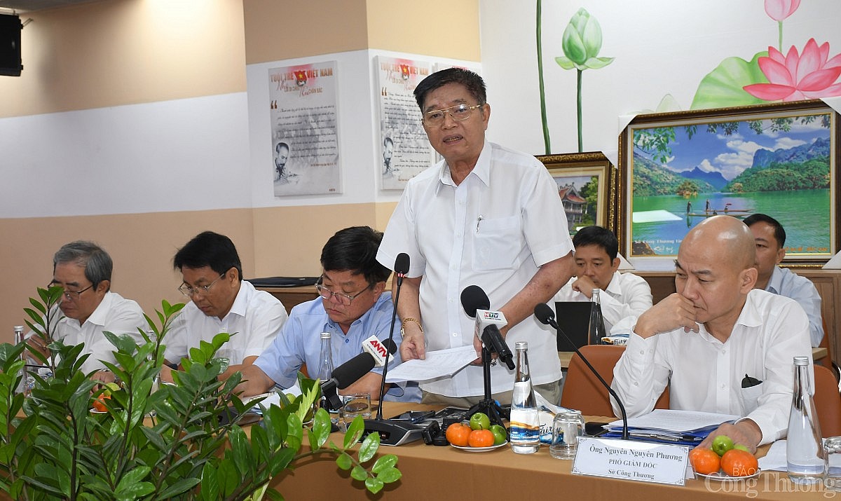 Bộ Công Thương làm việc với TP.HCM về hàng Tết 2025