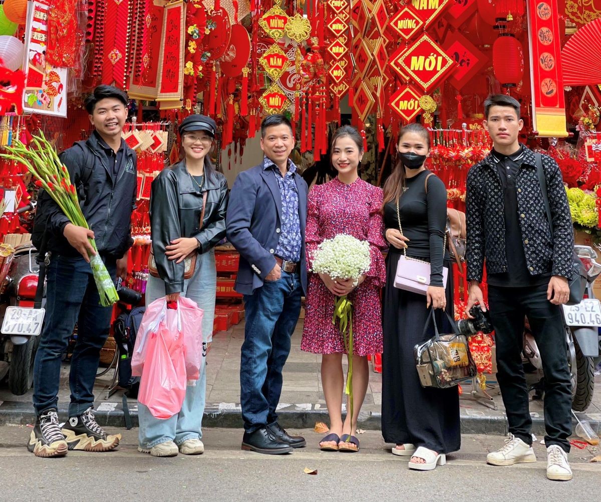 Nhiếp ảnh và thợ trang điểm đắt show dịch vụ ngày Tết.