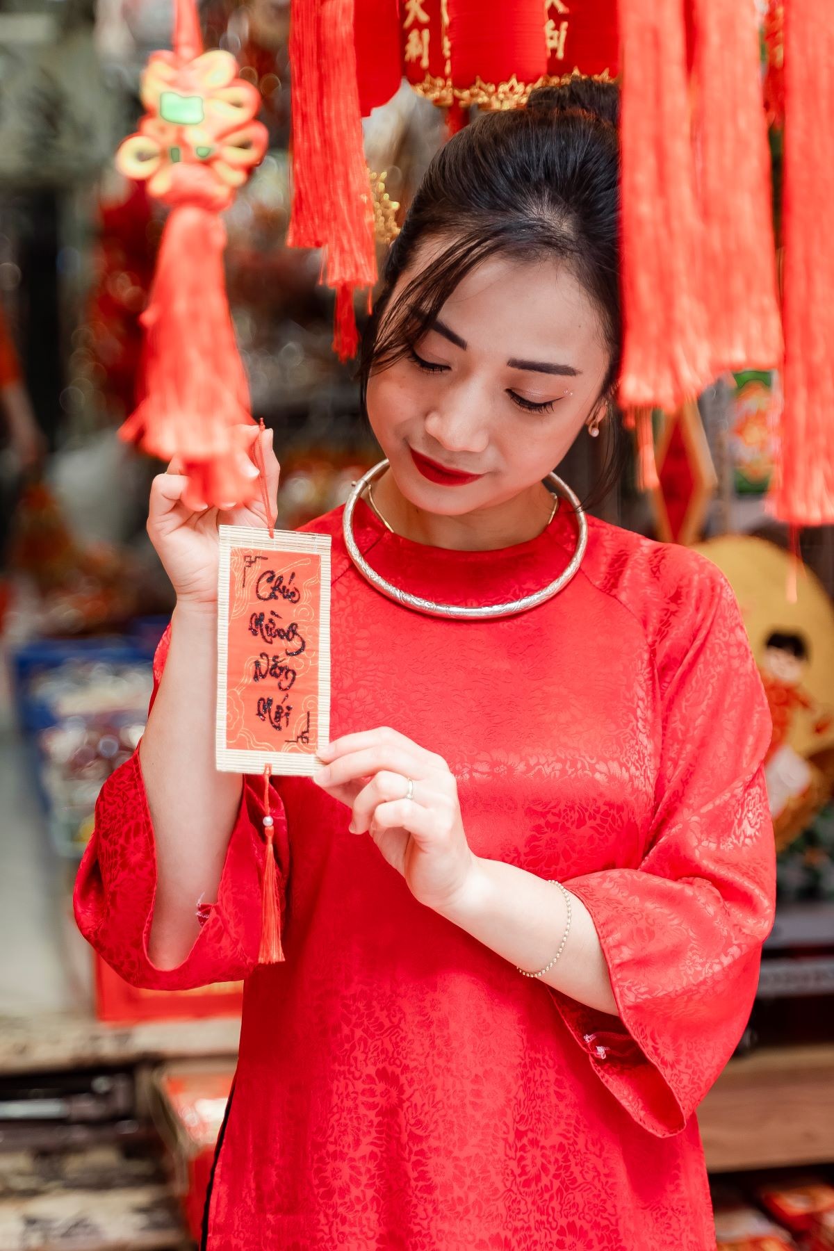 Chị Hà Thu đã có một bộ ảnh xuân rực rỡ, rạng ngời