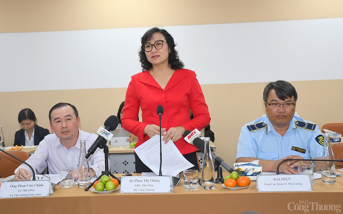 Bộ Công Thương làm việc với TP.HCM về hàng Tết 2025