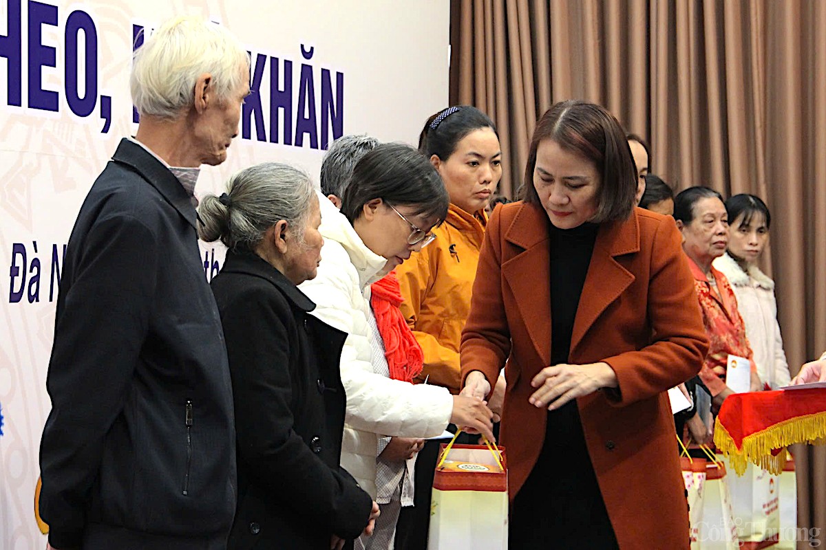 Trao quà cho các hộ đặc biệt nghèo trên địa bàn TP. Đà Nẵng