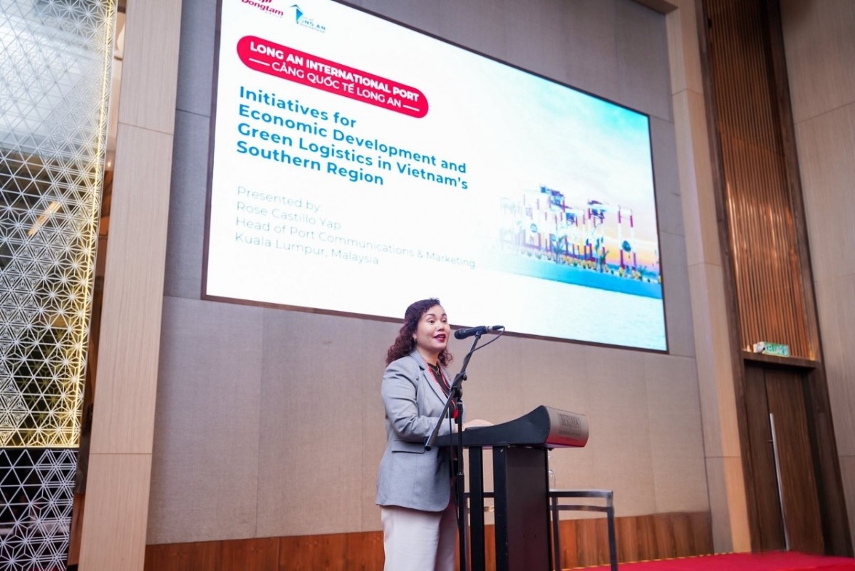 2.	Thay mặt Cảng Quốc tế Long An - Bà Rose Castillo Yap trở thành Diễn giả tại Hội nghị gây ấn tượng với Tham luận chia sẻ về những sáng kiến đột phá trong việc xây dựng một cảng biển hiện đại.
