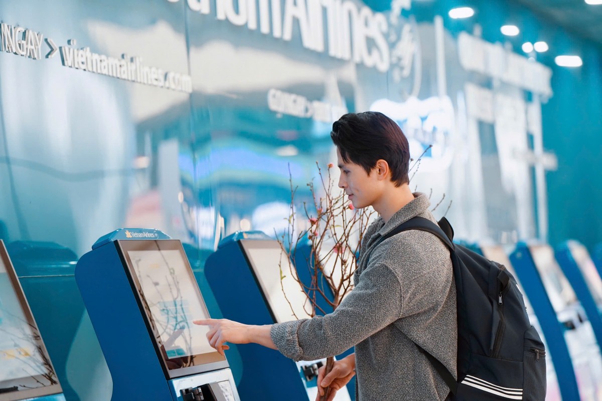 Hành khách nên làm thủ tục trực tuyến trước chuyến bay qua website, ứng dụng di động hoặc tại các quầy tự làm thủ tục (kiosk check-in) trong vòng 24 giờ trước khi khởi hành. Ảnh: Vietnam Airlines