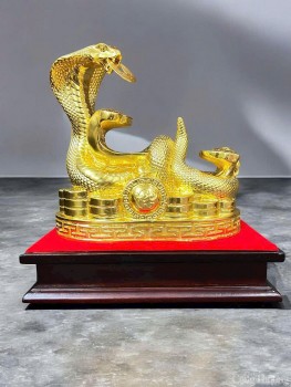 Rắn dát vàng 24K đắt khách, sản xuất không kịp bán