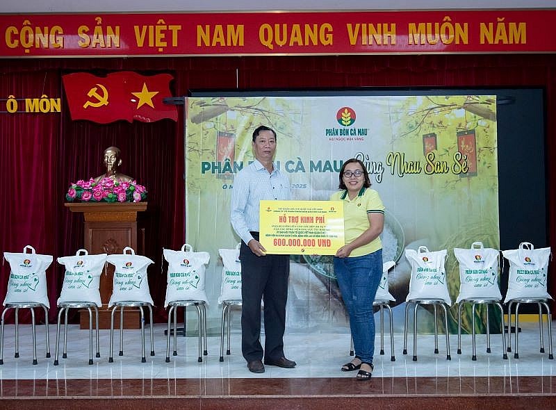 Phân Bón Cà Mau sẽ trao tặng 30 tấn gạo cho các bếp ăn từ thiện tại các bệnh viện, trung tâm y tế tại Cần Thơ Phân Bón Cà Mau sẽ trao tặng 30 tấn gạo cho các bếp ăn từ thiện tại các bệnh viện, trung tâm y tế tại Cần Thơ