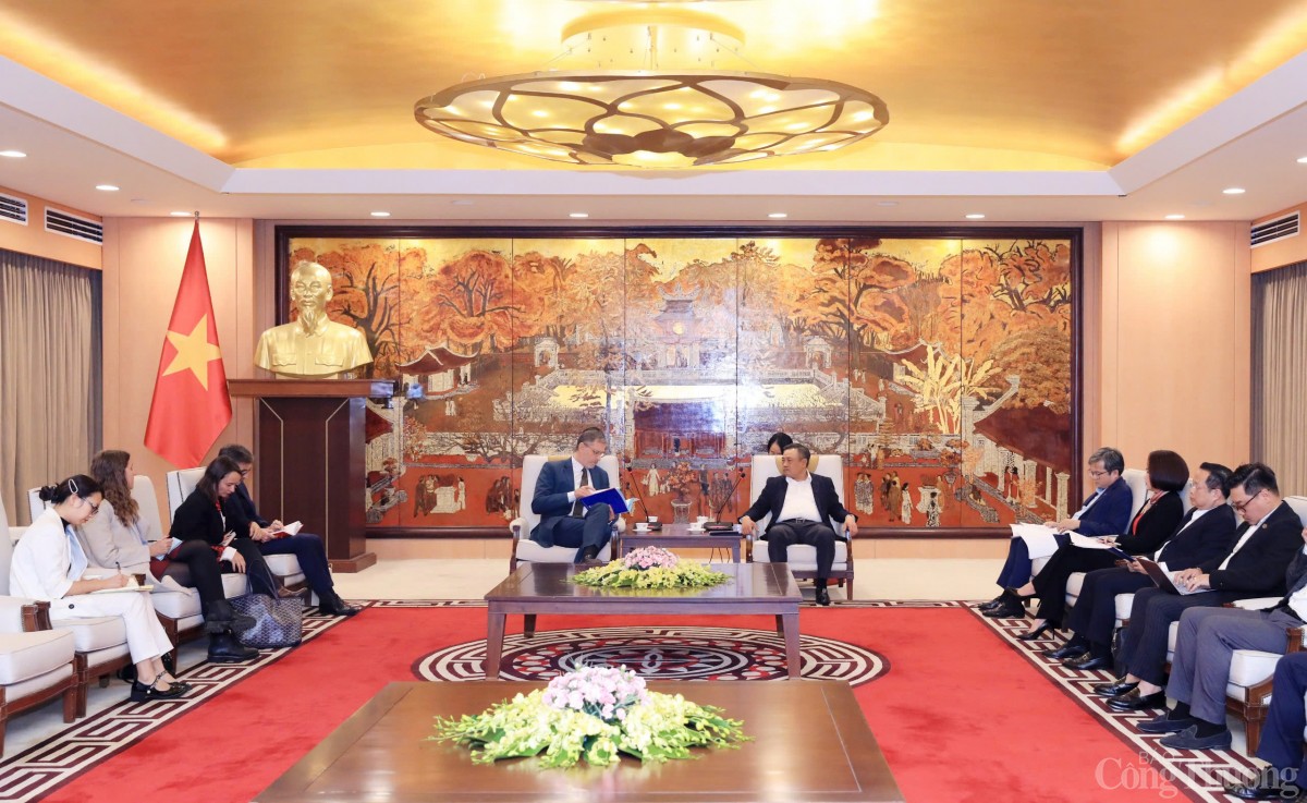 Chủ tịch Trần Sỹ Thanh tiếp Đại sứ Pháp tại Việt Nam Chủ tịch Trần Sỹ Thanh tiếp Đại sứ Pháp tại Việt Nam