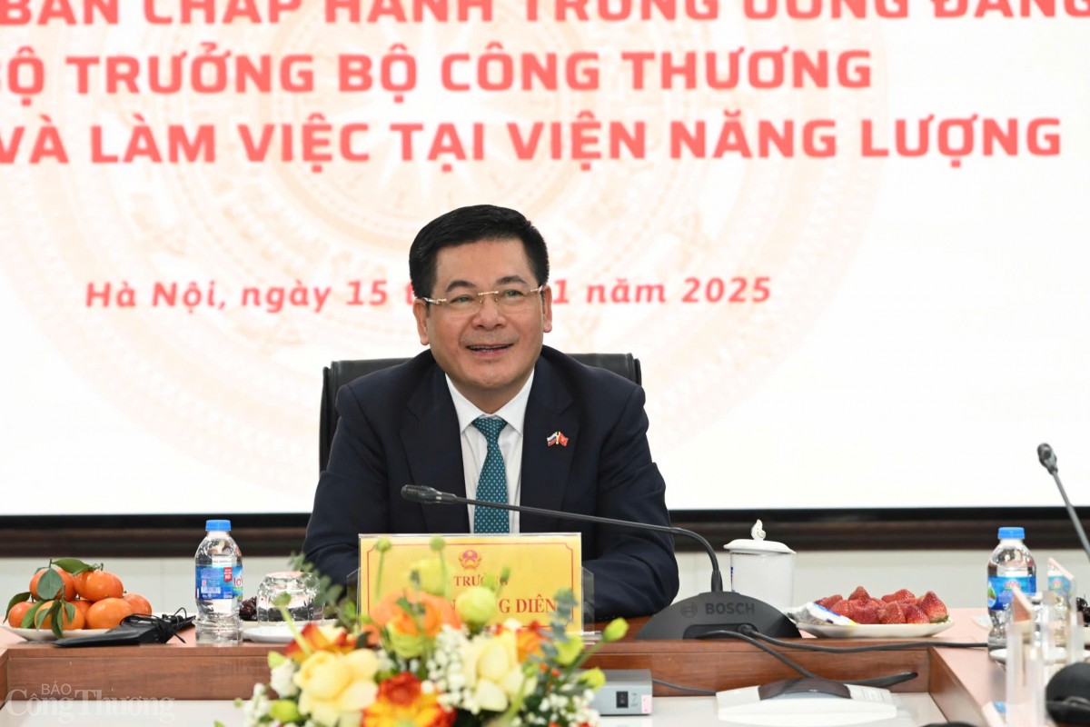 Bộ trưởng Nguyễn Hồng Diên chủ trì buổi làm việc. Ảnh: Cấn Dũng Bộ trưởng Nguyễn Hồng Diên chủ trì buổi làm việc. Ảnh: Cấn Dũng