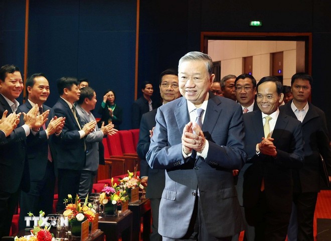 Tổng Bí thư Tô Lâm đến dự Diễn đàn Quốc gia Phát triển doanh nghiệp công nghệ số Việt Nam lần thứ 6. (Ảnh: Thống Nhất/TTXVN) Tổng Bí thư Tô Lâm đến dự Diễn đàn Quốc gia Phát triển doanh nghiệp công nghệ số Việt Nam lần thứ 6. (Ảnh: Thống Nhất/TTXVN)