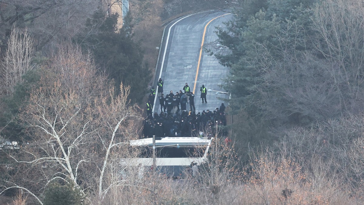 Tổng thống Hàn Quốc Yoon Suk-yeol bị bắt tạm giam 48 giờ Tổng thống Hàn Quốc Yoon Suk-yeol bị bắt tạm giam 48 giờ