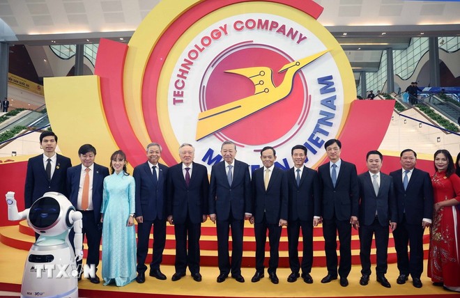 Tổng Bí thư Tô Lâm và các đại biểu dự Diễn đàn Quốc gia Phát triển doanh nghiệp công nghệ số Việt Nam lần thứ 6 Tổng Bí thư Tô Lâm và các đại biểu dự Diễn đàn Quốc gia Phát triển doanh nghiệp công nghệ số Việt Nam lần thứ 6