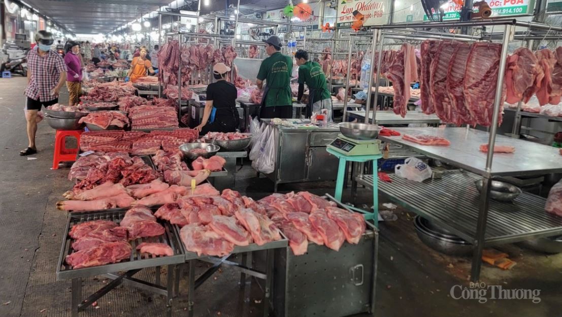 Thịt heo tăng giá từ khoảng 20% so với năm ngoái. Thịt heo tăng giá từ khoảng 20% so với năm ngoái.