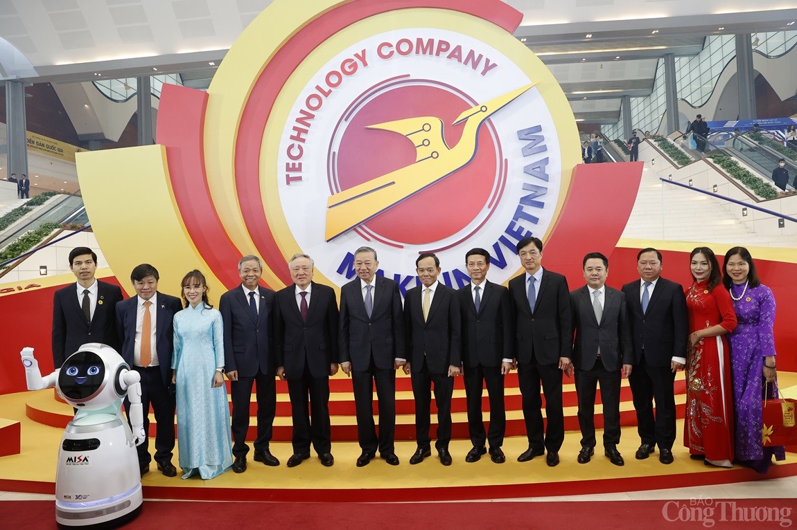 Tổng Bí thư Tô Lâm và các đại biểu dự Diễn đàn Quốc gia Phát triển doanh nghiệp công nghệ số Việt Nam lần thứ 6 Tổng Bí thư Tô Lâm và các đại biểu dự Diễn đàn Quốc gia Phát triển doanh nghiệp công nghệ số Việt Nam lần thứ 6