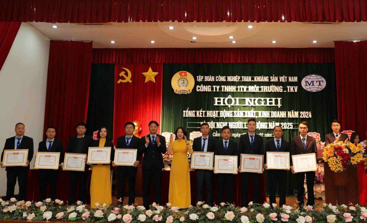 Công ty Môi trường-TKV tổ chức Hội nghị tổng kết năm 2024 Công ty Môi trường-TKV tổ chức Hội nghị tổng kết năm 2024