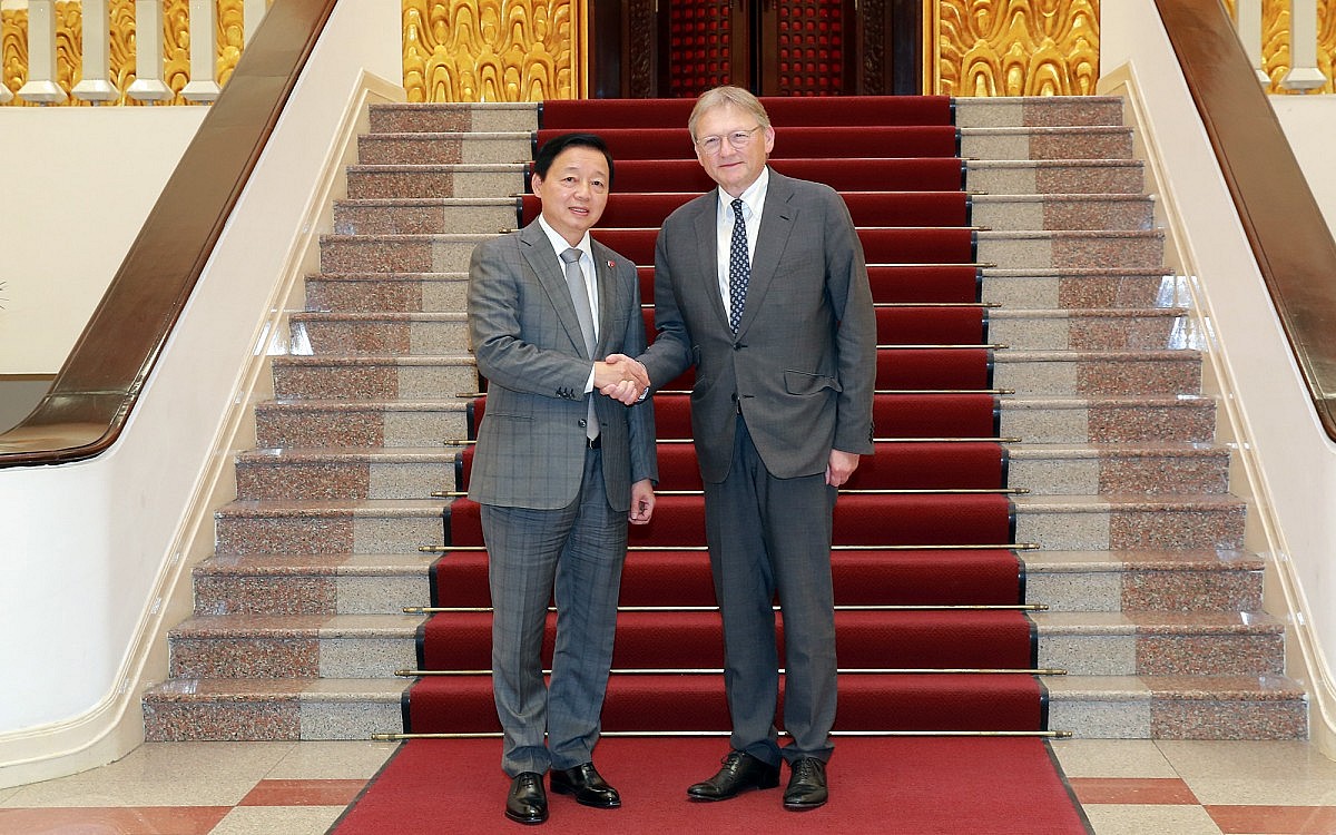 Phó Thủ tướng Trần Hồng Hà tiếp ông Boris Yuryevich Titov, Đặc phái viên của Tổng thống Nga về hợp tác với các tổ chức quốc tế nhằm đạt mục tiêu phát triển bền vững - Ảnh: VGP/Đình Nam Phó Thủ tướng Trần Hồng Hà tiếp ông Boris Yuryevich Titov, Đặc phái viên của Tổng thống Nga về hợp tác với các tổ chức quốc tế nhằm đạt mục tiêu phát triển bền vững - Ảnh: VGP/Đình Nam