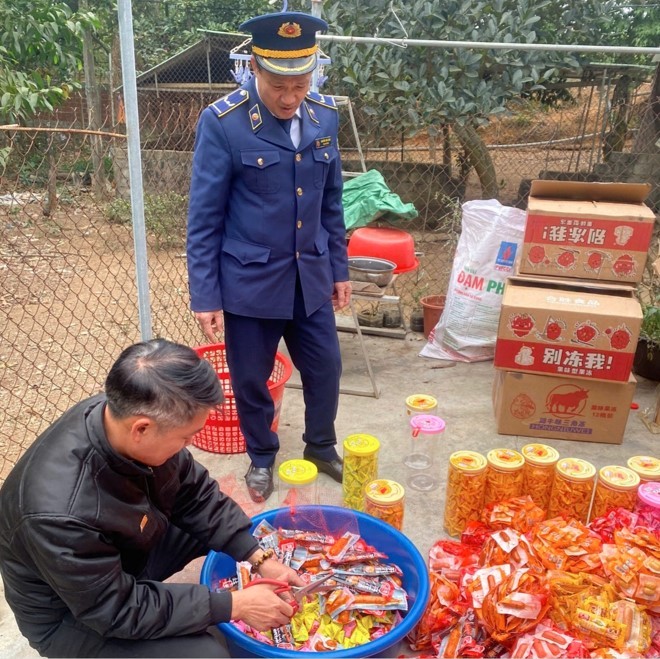 Nghệ An: Chủ hộ kinh doanh 204 sản phẩm không rõ nguồn Nghệ An: Chủ hộ kinh doanh 204 sản phẩm không rõ nguồn