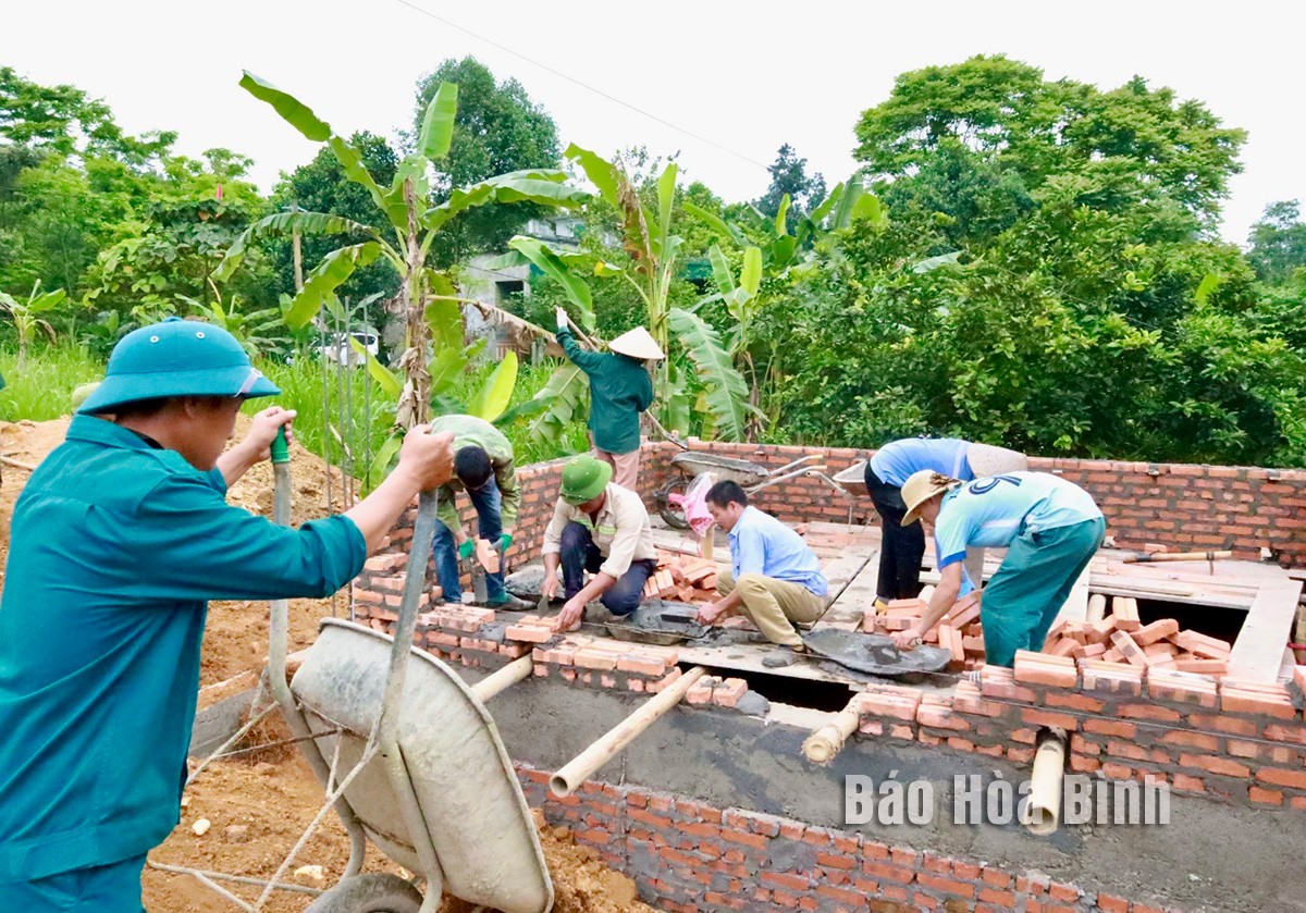 an Thường vụ Tỉnh ủy Hòa Bình thành lập Ban Chỉ đạo Chương trình trình Xóa nhà tạm, nhà dột nát cho người nghèo tỉnh Hòa Bình. Ảnh: Báo Hòa Bình  an Thường vụ Tỉnh ủy Hòa Bình thành lập Ban Chỉ đạo Chương trình trình Xóa nhà tạm, nhà dột nát cho người nghèo tỉnh Hòa Bình. Ảnh: Báo Hòa Bình