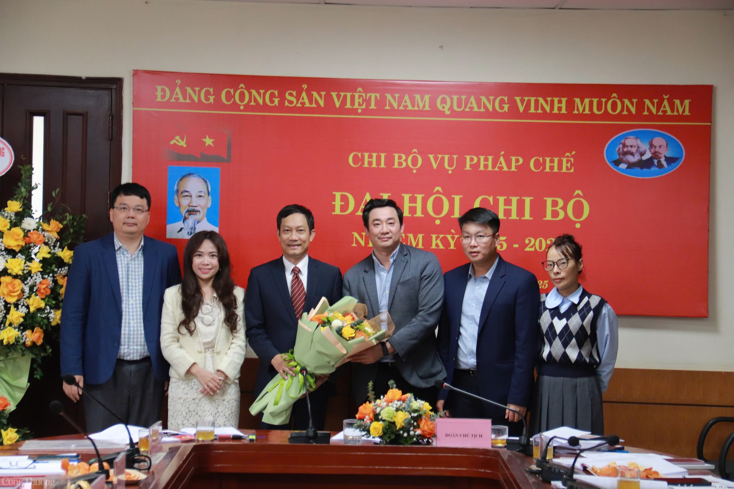 Chi bộ Vụ Pháp chế: Chủ động, sáng tạo tập trung Chi bộ Vụ Pháp chế: Chủ động, sáng tạo tập trung