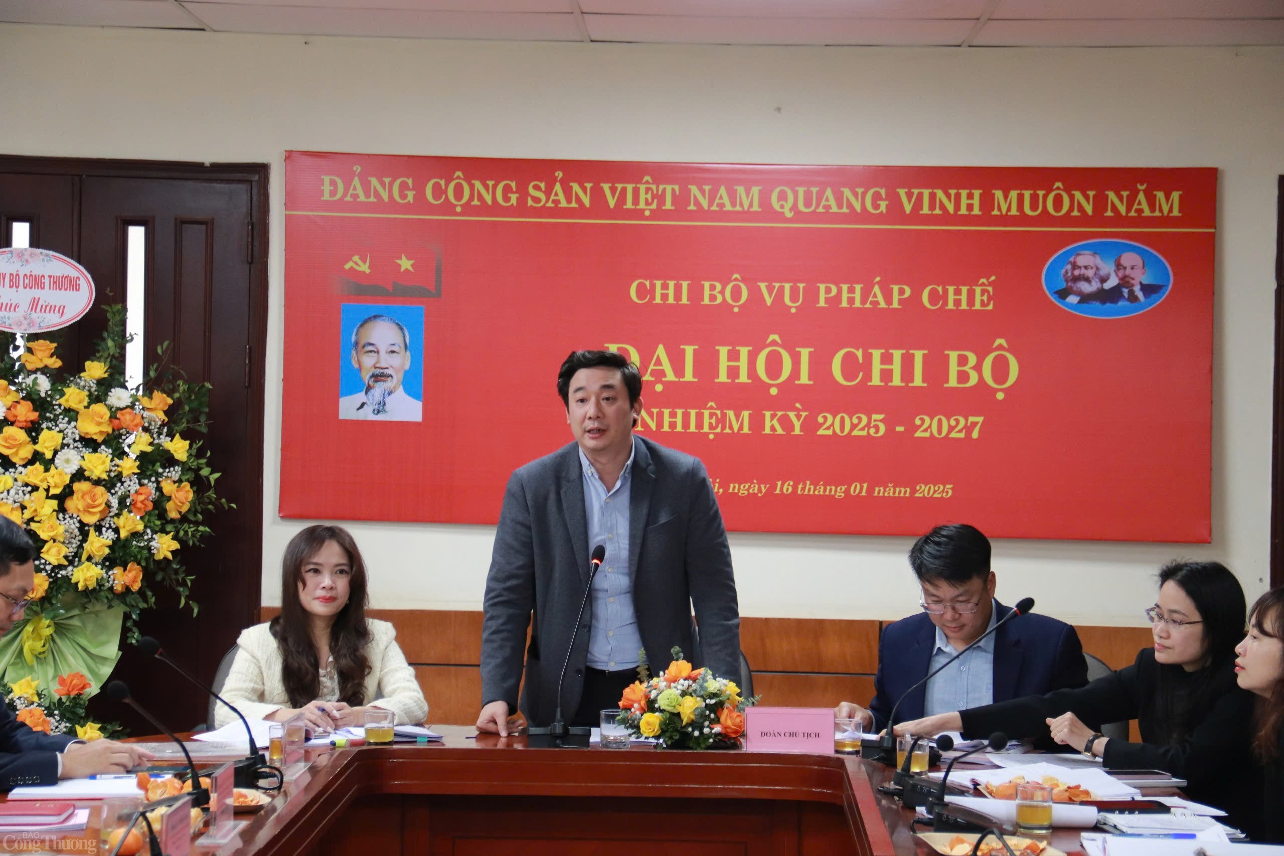 Chi bộ Vụ Pháp chế: Chủ động, sáng tạo tập trung Chi bộ Vụ Pháp chế: Chủ động, sáng tạo tập trung