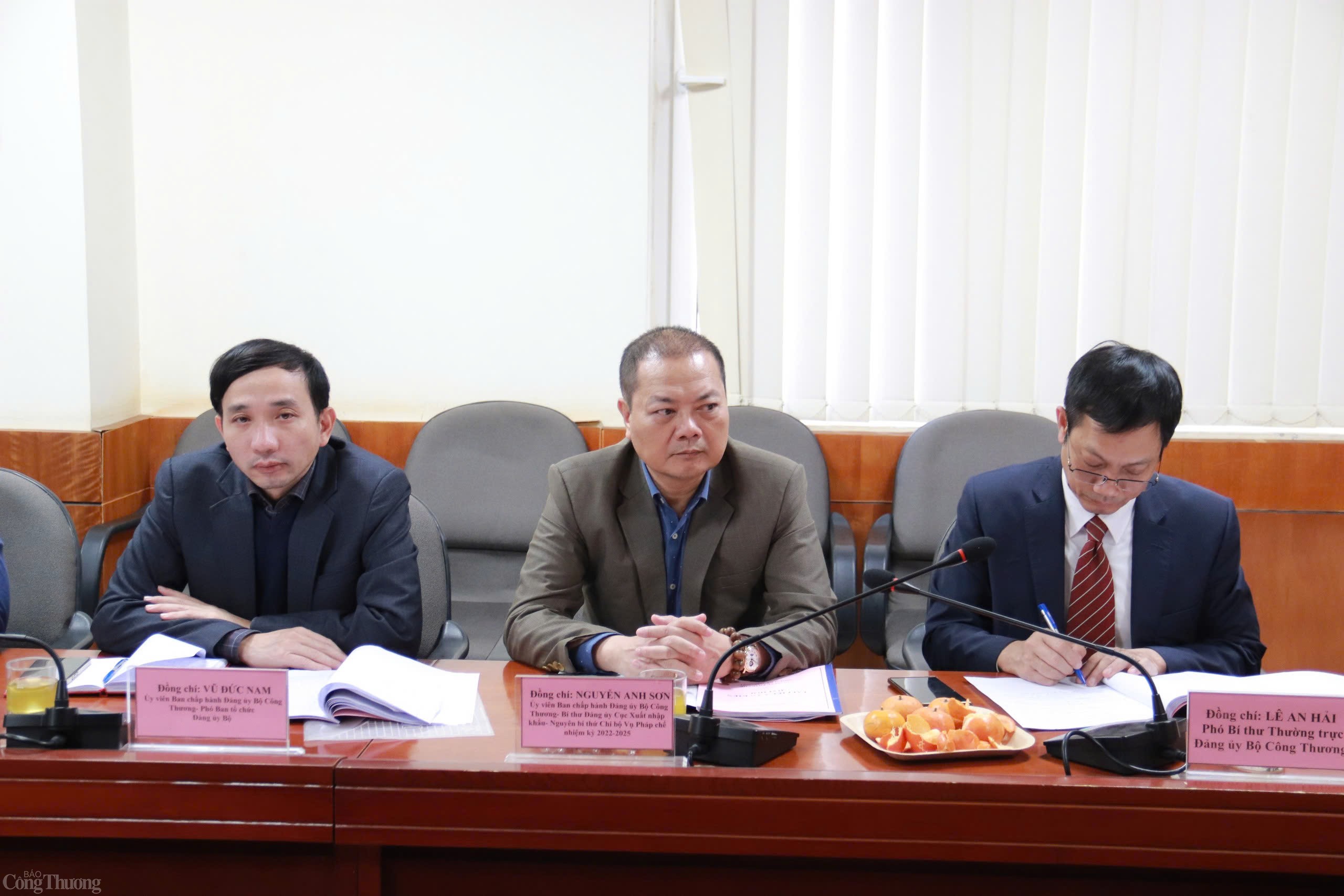 Chi bộ Vụ Pháp chế: Chủ động, sáng tạo tập trung Chi bộ Vụ Pháp chế: Chủ động, sáng tạo tập trung