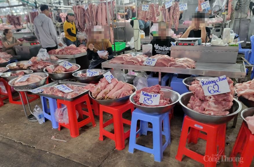 Giá thịt heo tại chợ đầu mối Hóc Môn. Giá thịt heo tại chợ đầu mối Hóc Môn.