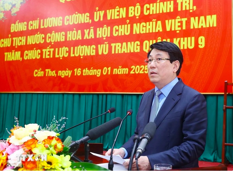 Chủ tịch nước Lương Cường chúc Tết lực lượng vũ trang Quân khu 9 (Bộ Quốc phòng). (Ảnh: Lâm Khánh/TTXVN) Chủ tịch nước Lương Cường chúc Tết lực lượng vũ trang Quân khu 9 (Bộ Quốc phòng). (Ảnh: Lâm Khánh/TTXVN)