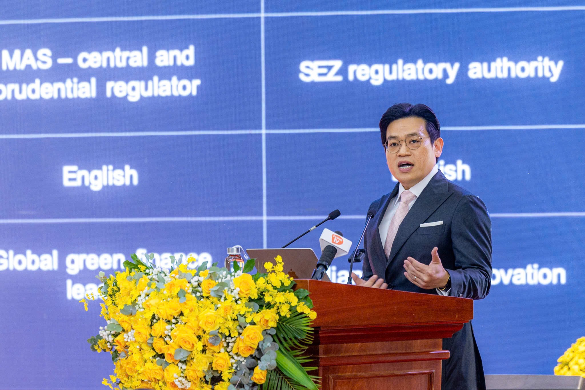 Chuyên gia quốc tế góp ý phát triển trung tâm tài chính