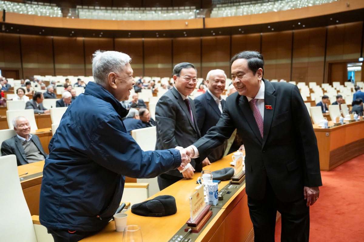 Chủ tịch Quốc hội Trần Thanh Mẫn và các đại biểu tại cuộc gặp mặt Chủ tịch Quốc hội Trần Thanh Mẫn và các đại biểu tại cuộc gặp mặt