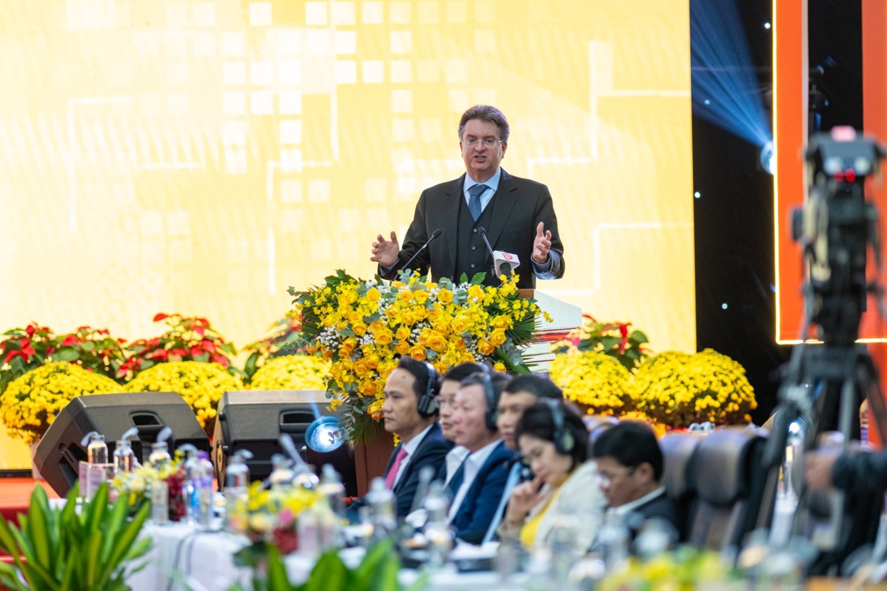 Chuyên gia quốc tế góp ý phát triển trung tâm tài chính Chuyên gia quốc tế góp ý phát triển trung tâm tài chính