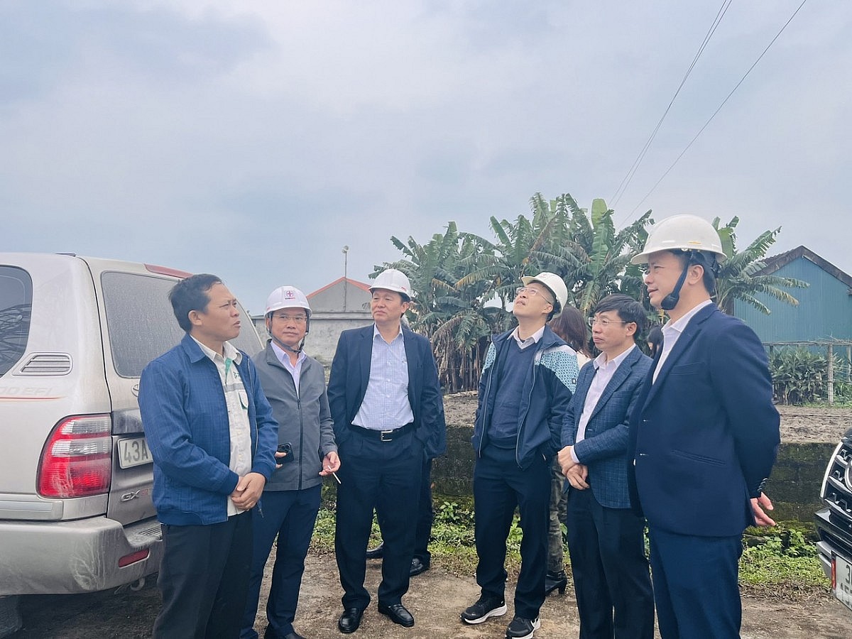 EVNNPT: Kiểm tra đảm bảo điện dịp Tết Nguyên đán EVNNPT: Kiểm tra đảm bảo điện dịp Tết Nguyên đán