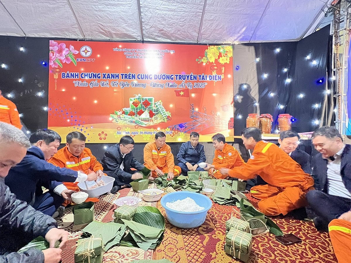EVNNPT: Kiểm tra đảm bảo điện dịp Tết Nguyên đán EVNNPT: Kiểm tra đảm bảo điện dịp Tết Nguyên đán