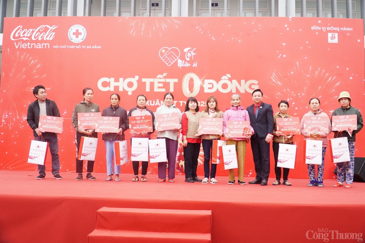 Đà Nẵng: Đi chợ Tết 0 đồng 'chở Tết' về nhà
