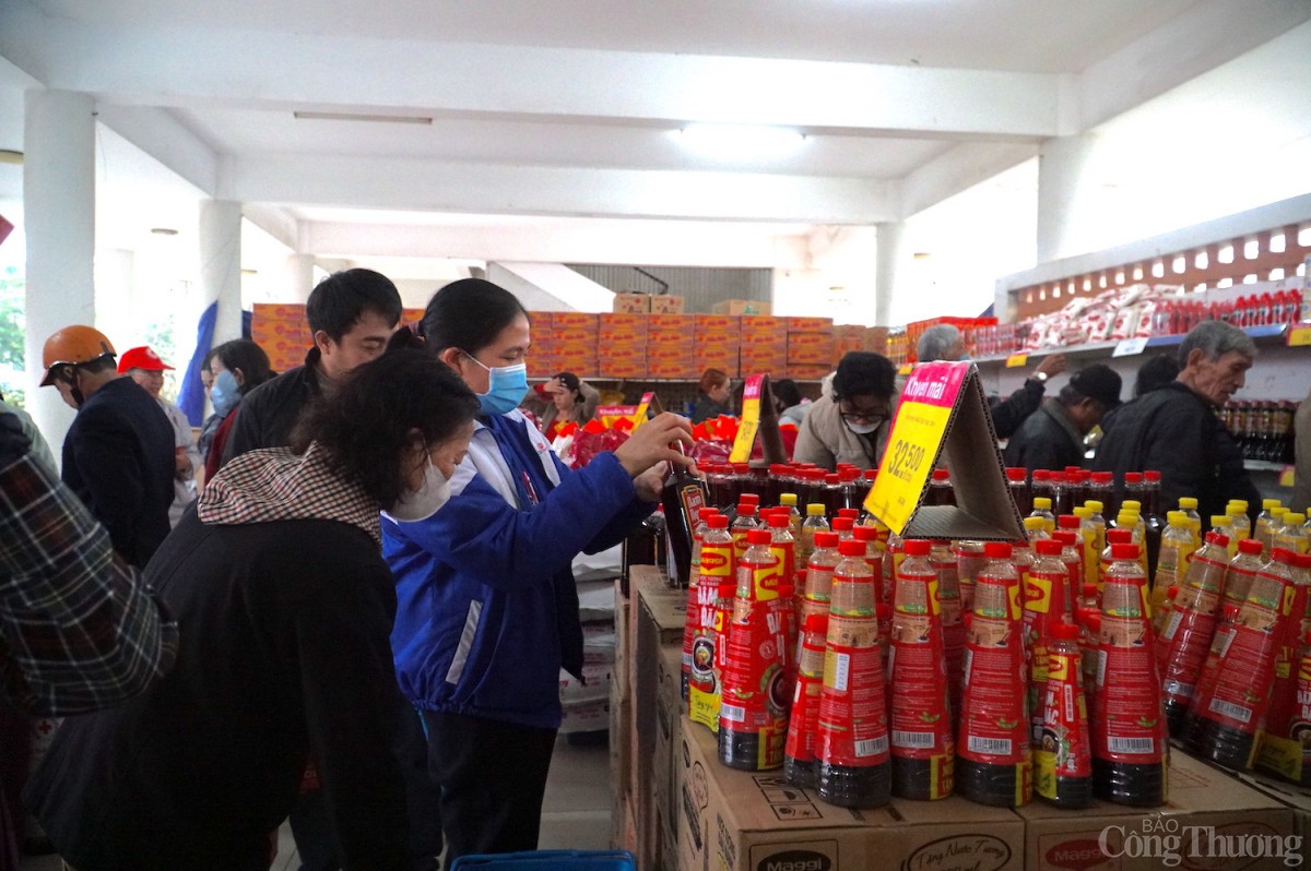 Đà Nẵng: Đi chợ Tết 0 đồng 'chở Tết' về nhà