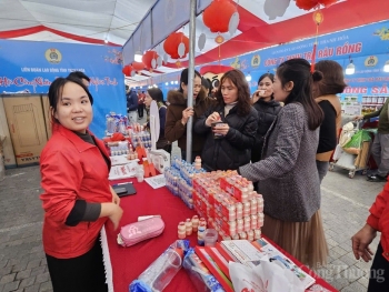 Phiên chợ nghĩa tình của công nhân xứ Thanh