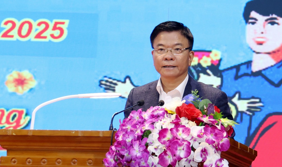 Phó Thủ tướng Lê Thành Long phát biểu khi đến thăm, tặng quà hộ gia đình nghèo, công nhân, người lao động có hoàn cảnh khó khăn tại tỉnh Lạng Sơn - Ảnh: VGP/Đức Tuân Phó Thủ tướng Lê Thành Long phát biểu khi đến thăm, tặng quà hộ gia đình nghèo, công nhân, người lao động có hoàn cảnh khó khăn tại tỉnh Lạng Sơn - Ảnh: VGP/Đức Tuân