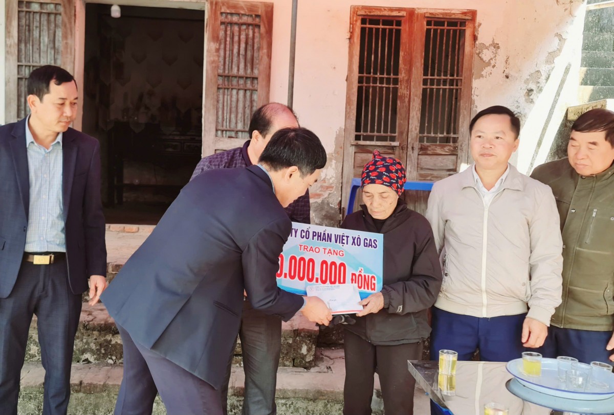 Công ty Cổ phần Việt Xô Gas hỗ trợ xây nhà ở cho hộ nghèo
