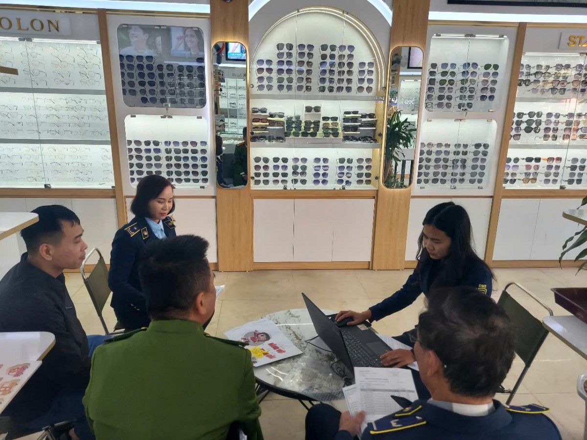 Thái Bình: Xử phạt chủ hộ kinh doanh hàng hóa không rõ Thái Bình: Xử phạt chủ hộ kinh doanh hàng hóa không rõ