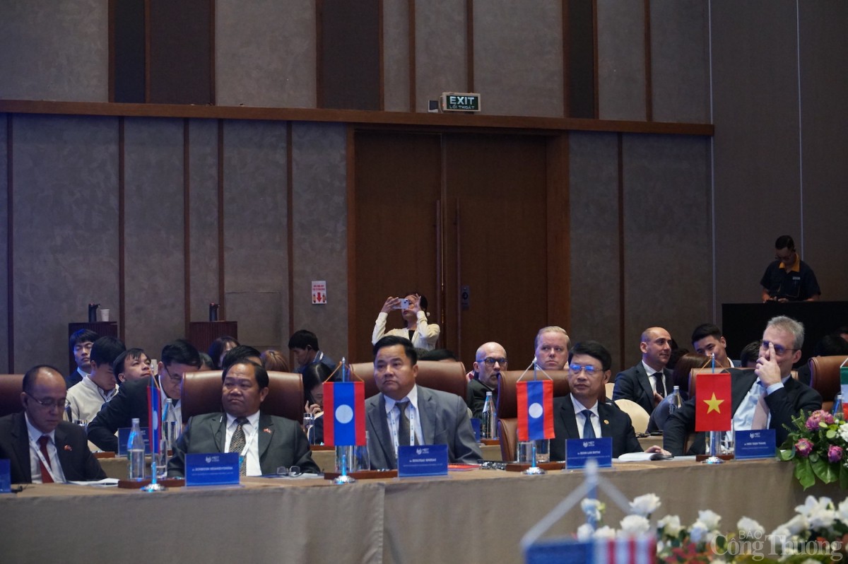 Các đại biểu tham dự Diễn đàn