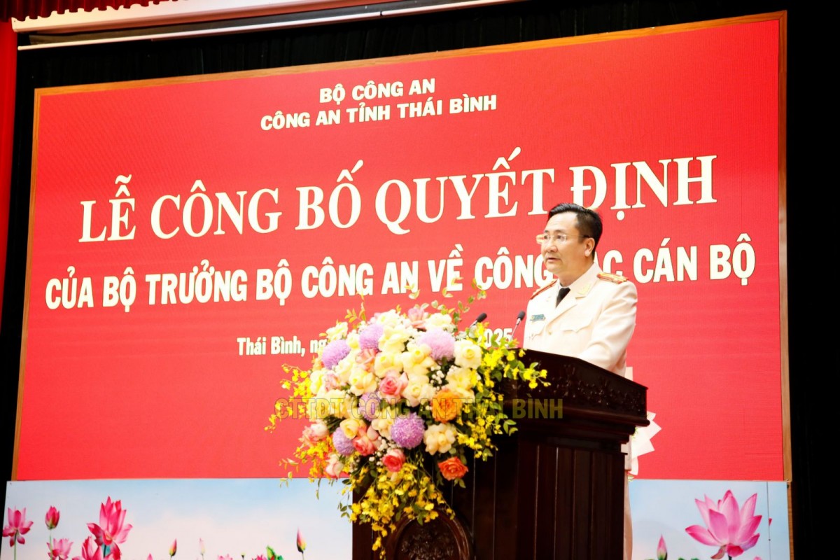 Thượng tá Phạm Thanh Tiến - Phó Giám đốc Công an tỉnh Thái Bình phát biểu nhận nhiệm vụ. Thượng tá Phạm Thanh Tiến - Phó Giám đốc Công an tỉnh Thái Bình phát biểu nhận nhiệm vụ.