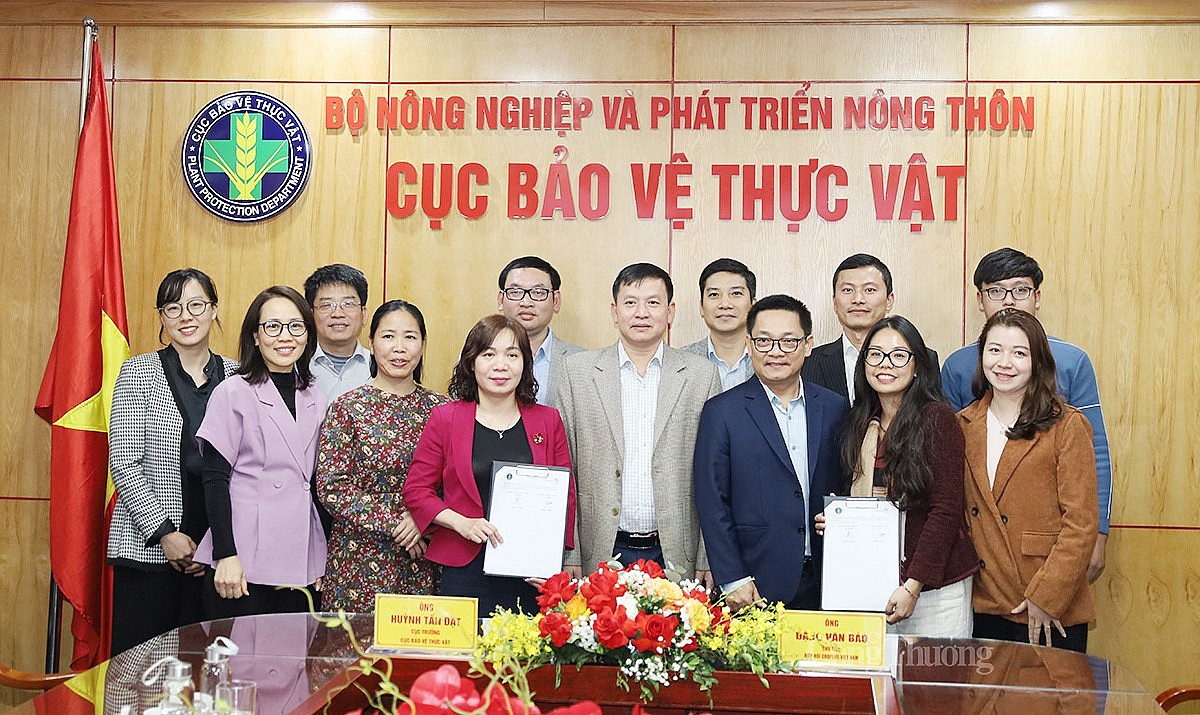 Cục Bảo vệ Thực vật – Bộ Nông nghiệp và Phát triển nông thôn và Hiệp hội CropLife Việt Nam đã ký kết Kế hoạch hợp tác triển khai chương trình “Khung Quản lý Thuốc Bảo vệ thực vật bền vững” năm 2025 Cục Bảo vệ Thực vật – Bộ Nông nghiệp và Phát triển nông thôn và Hiệp hội CropLife Việt Nam đã ký kết Kế hoạch hợp tác triển khai chương trình “Khung Quản lý Thuốc Bảo vệ thực vật bền vững” năm 2025