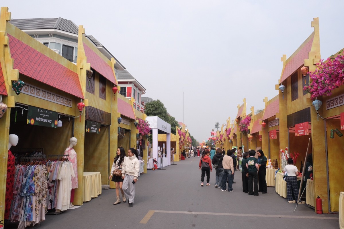 Quang cảnh Hội chợ Xuân Giảng Võ. Ảnh: Lê An Quang cảnh Hội chợ Xuân Giảng Võ. Ảnh: Lê An