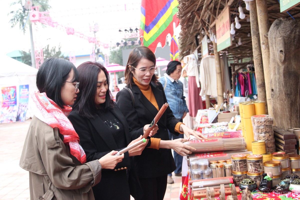 20 gian hàng mua sắm, ẩm thực giới thiệu nhiều sản phẩm vùng miền đặc sắc