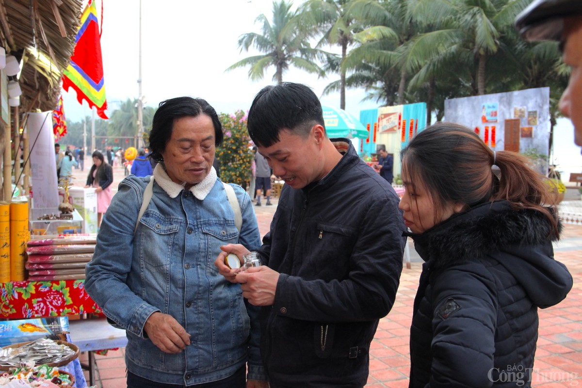 Chương trình gồm nhiều hoạt động tái hiện khung cảnh ngày Tết xưa và nay – Nơi hòa quyện giữa không gian văn hóa truyền thống và hiện đại với các sự kiện độc đáo tại bãi biển du lịch Đà Nẵng.