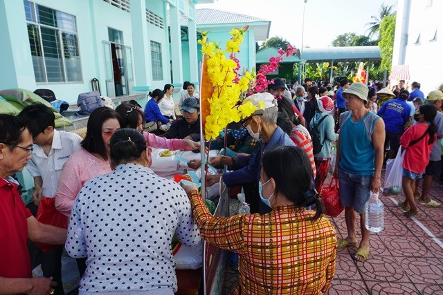 Đồng Tháp: Người dân ấm no với những “Phiên chợ 0 đồng” Đồng Tháp: Người dân ấm no với những “Phiên chợ 0 đồng”