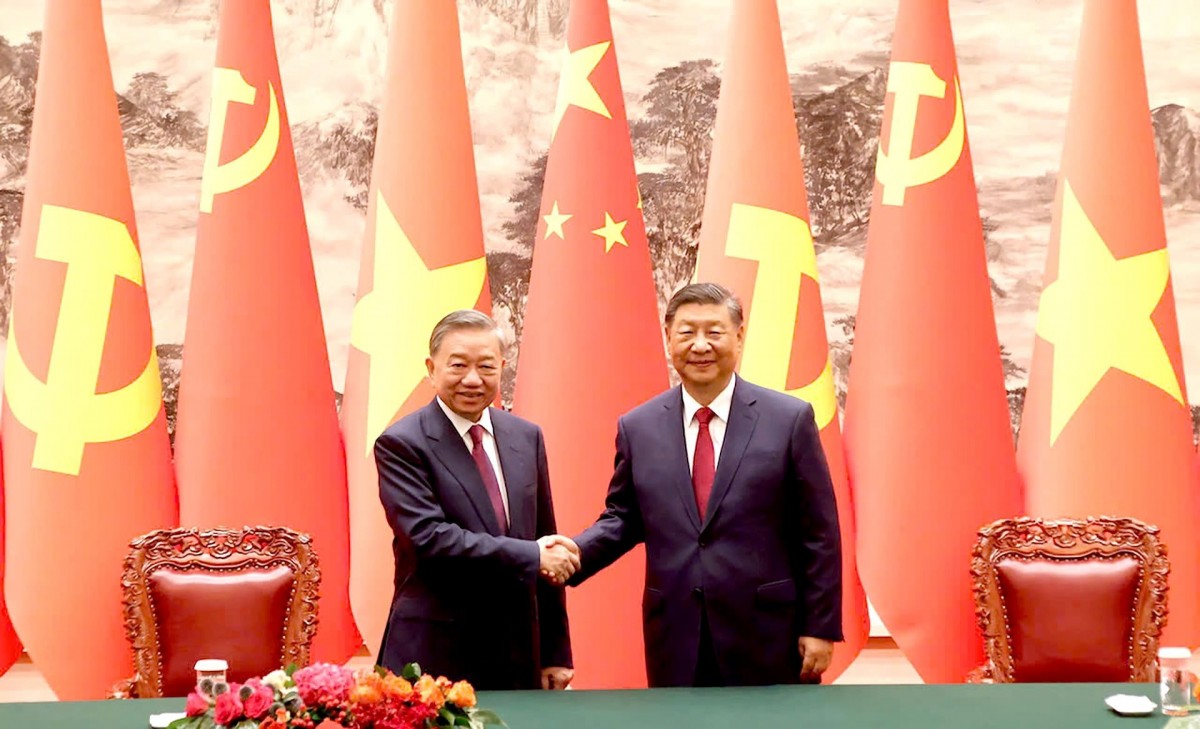 Tổng Bí thư Tô Lâm và Tổng Bí thư, Chủ tịch nước Trung Quốc Tập Cận Bình tại Đại lễ đường Nhân dân ở thủ đô Bắc Kinh, ngày 19/8/2024. Ảnh: Báo Quân đội Nhân dân. Tổng Bí thư Tô Lâm và Tổng Bí thư, Chủ tịch nước Trung Quốc Tập Cận Bình tại Đại lễ đường Nhân dân ở thủ đô Bắc Kinh, ngày 19/8/2024. Ảnh: Báo Quân đội Nhân dân.