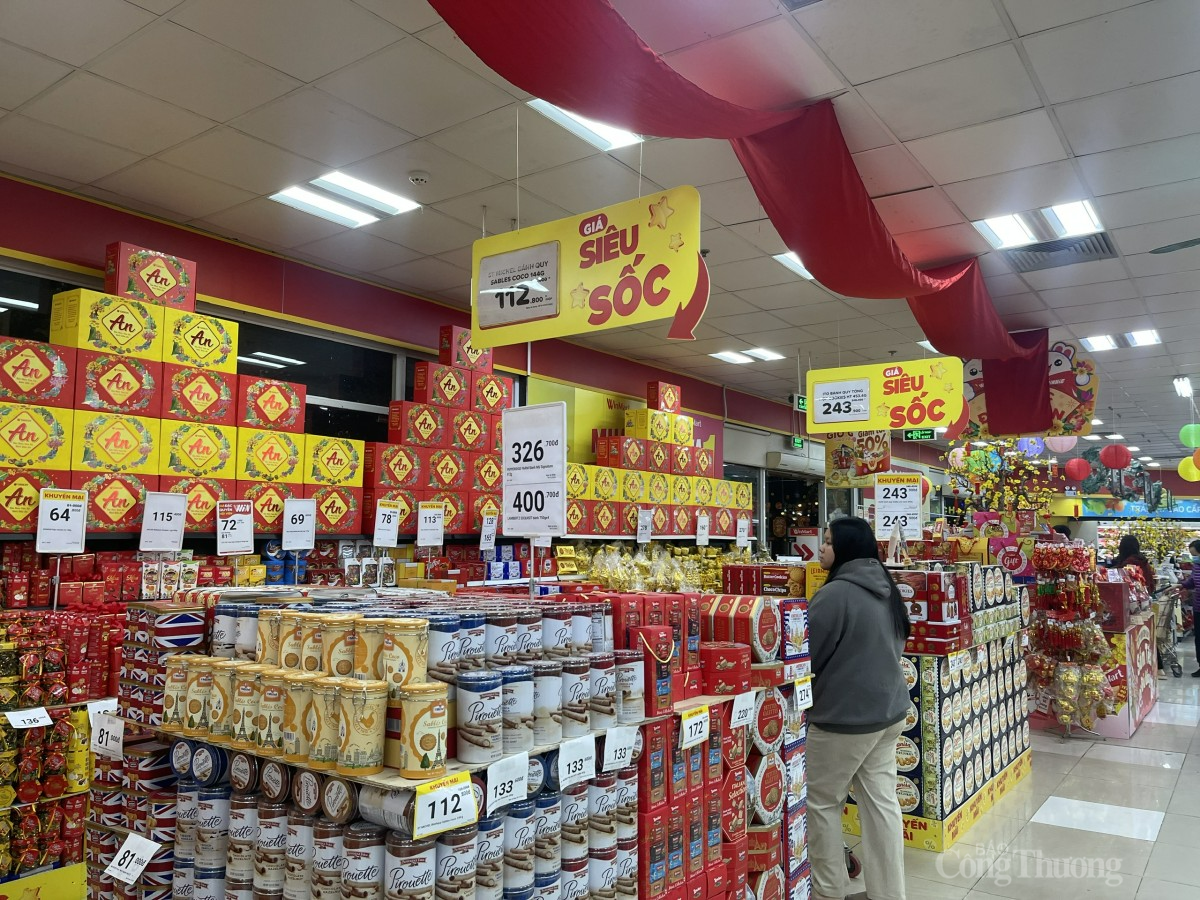 Các siêu thị, cửa hàng tạp hóa, các đại lý lớn đều đã sẵn sàng hàng hóa phục vụ người tiêu dùng Các siêu thị, cửa hàng tạp hóa, các đại lý lớn đều đã sẵn sàng hàng hóa phục vụ người tiêu dùng