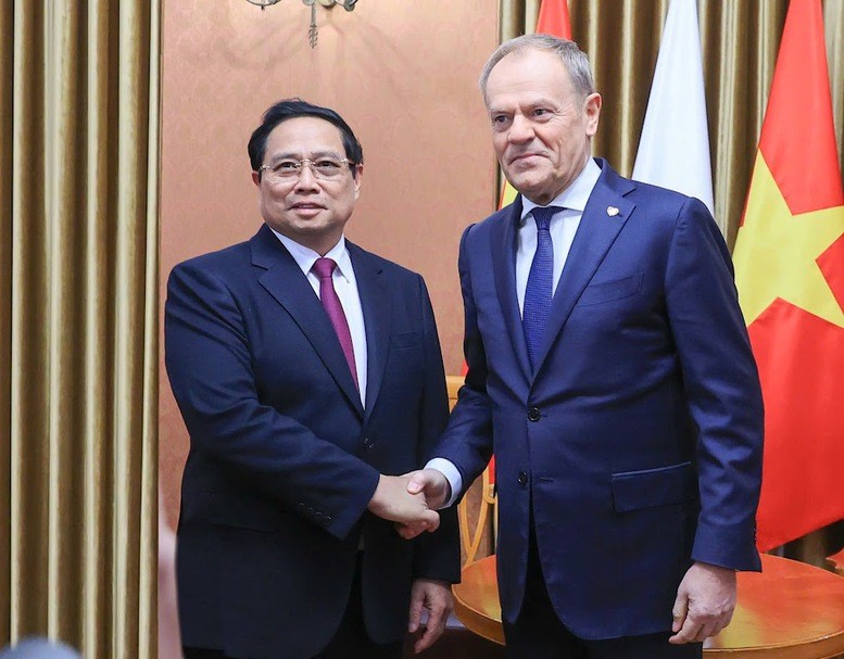 Thủ tướng Ba Lan Donald Tusk nhiệt liệt chào mừng Thủ tướng Chính phủ Phạm Minh Chính và Đoàn đại biểu cấp cao Việt Nam, là đoàn khách cấp cao quốc tế đầu tiên thăm chính thức Ba Lan trong năm 2025 - Ảnh: VGP/Nhật Bắc Thủ tướng Ba Lan Donald Tusk nhiệt liệt chào mừng Thủ tướng Chính phủ Phạm Minh Chính và Đoàn đại biểu cấp cao Việt Nam, là đoàn khách cấp cao quốc tế đầu tiên thăm chính thức Ba Lan trong năm 2025 - Ảnh: VGP/Nhật Bắc