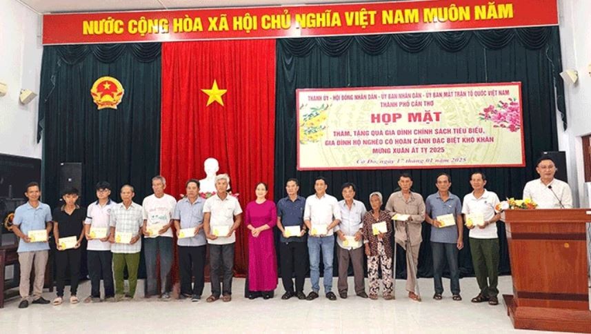 Cần Thơ: Nhiều hoạt động chăm lo Tết cho người nghèo Cần Thơ: Nhiều hoạt động chăm lo Tết cho người nghèo