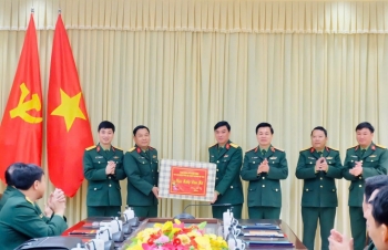 Phó Chủ nhiệm Tổng cục Chính trị kiểm tra, chúc Tết Sư đoàn 316