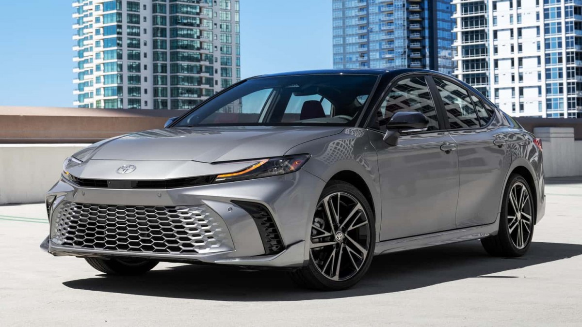 Toyota Camry. Ảnh: Motor1